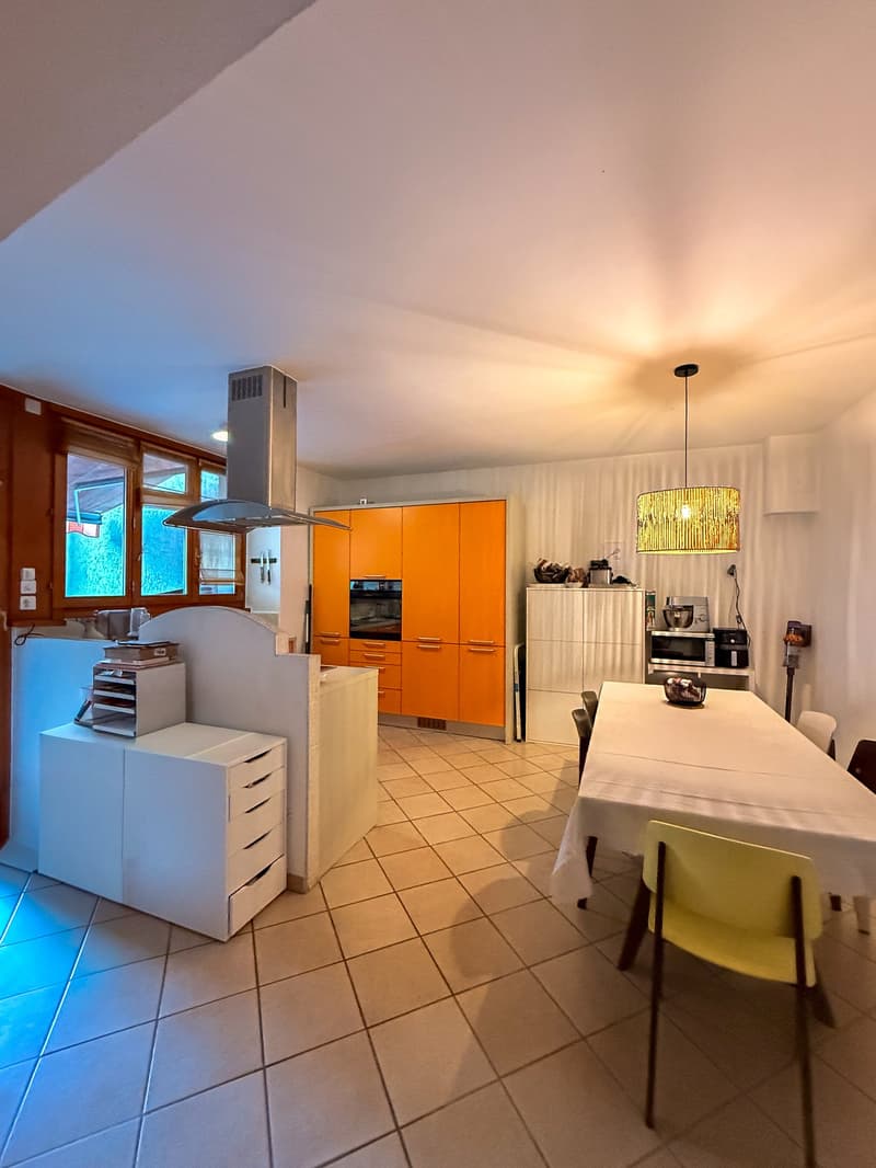 RESERVE - Rare find - Beautiful character apartment in Sion's Old Town (5)