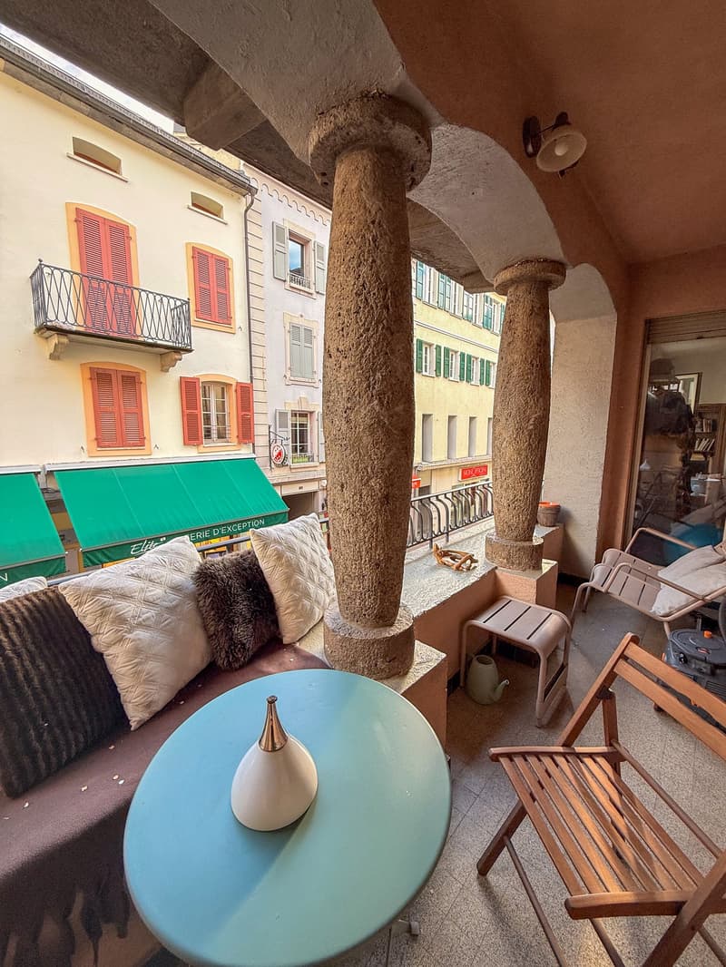 RESERVE - Rare find - Beautiful character apartment in Sion's Old Town (3)