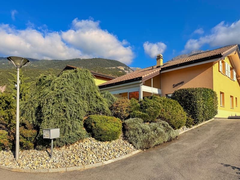 Charming individual villa with winter garden - quiet residential area (1)