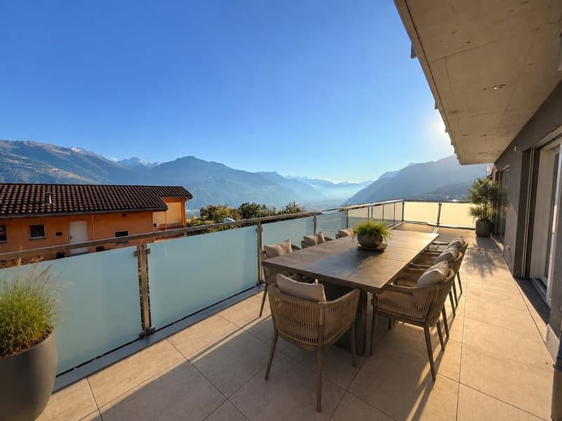 High-standard apartment with large terrace and panoramic view (9)