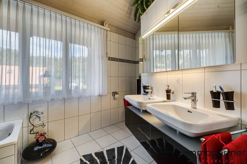 Grosszügiges Wohnen mit Stil, zentraler Lage und eigener Garage (7)