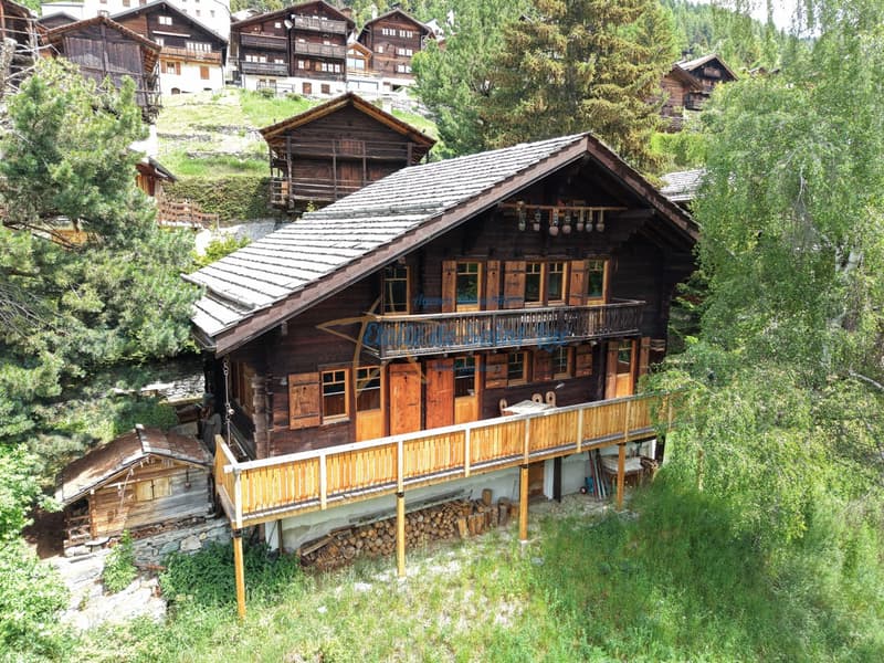 Schönes Chalet mit zwei Nebengebäuden (1)