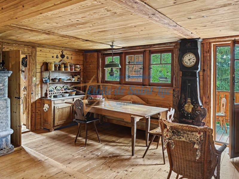 Schönes Chalet mit zwei Nebengebäuden (3)