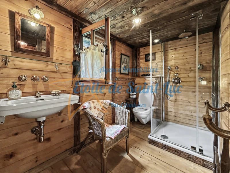 Schönes Chalet mit zwei Nebengebäuden (12)