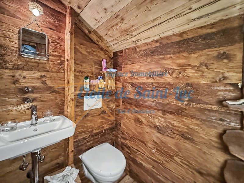 Schönes Chalet mit zwei Nebengebäuden (28)