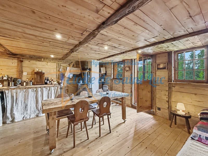 Schönes Chalet mit zwei Nebengebäuden (18)
