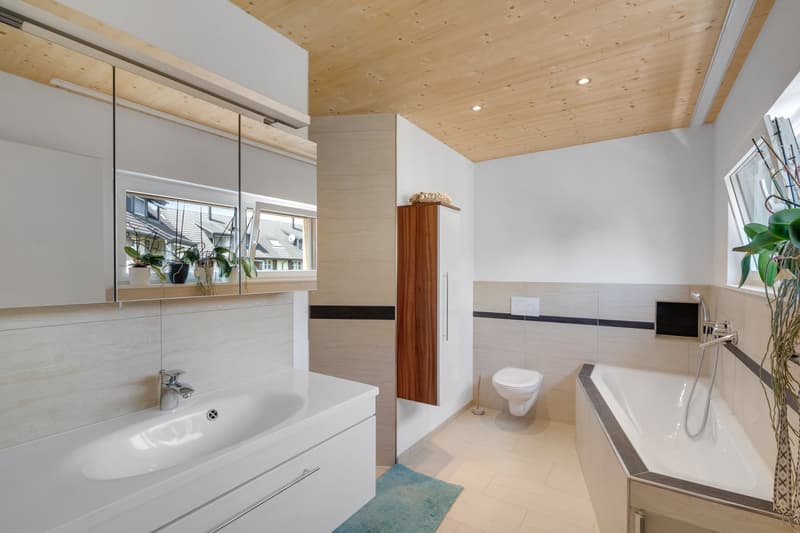 Newly valued 4.5-room single-family house with roof terrace & lake view (3)
