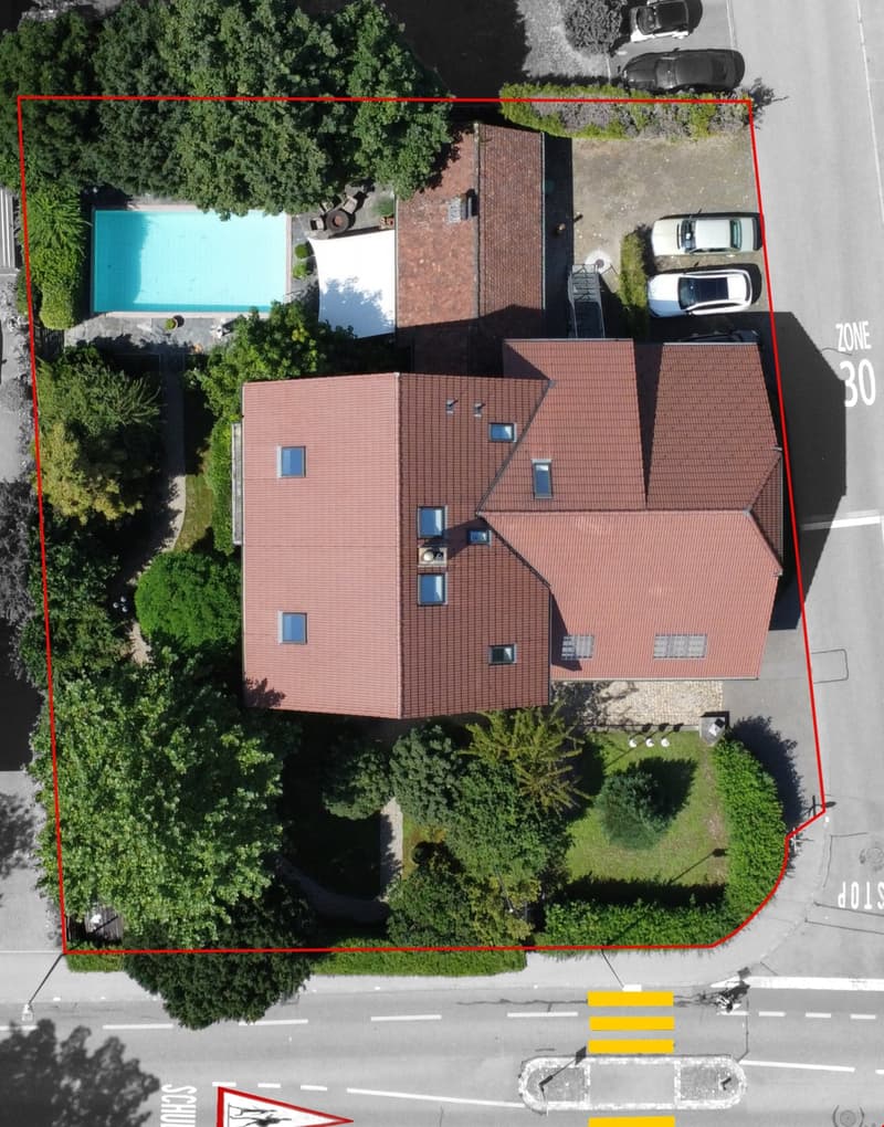 two story house, red tiles, swimming pool, parking spaces