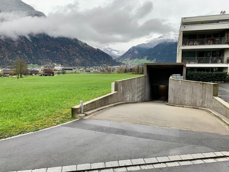 Posto auto in garage sotterraneo in affitto (1)