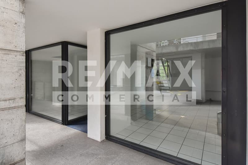 Modern, bright and central: Maisonette commercial space (2)