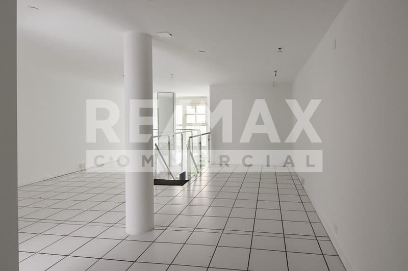 Modern, bright and central: Maisonette commercial space (6)
