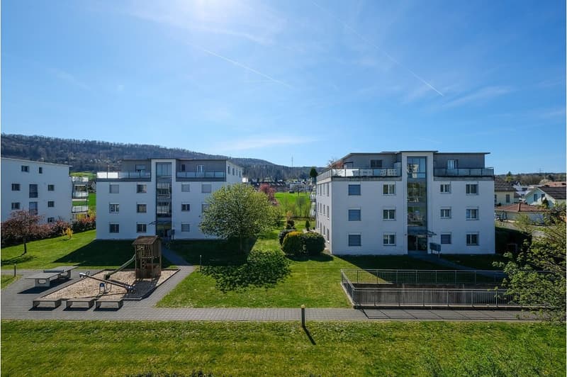 Centrally located 2.5 room apartment in a sunny location with a view! (10)