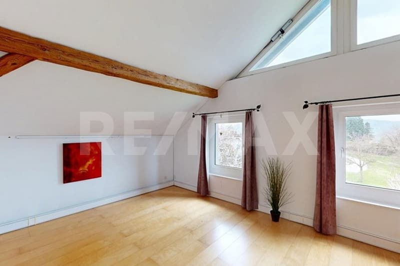 Casa di 6 locali elegantemente curata con piscina naturale e grande giardino (10)