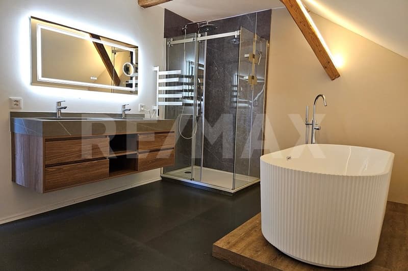 Casa di 6 locali elegantemente curata con piscina naturale e grande giardino (5)