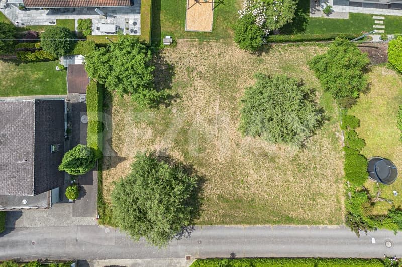697 m² de terrain brut dans un endroit très calme à Möriken (1)