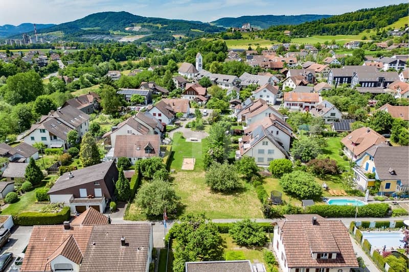 697 m² de terrain brut dans un endroit très calme à Möriken (2)