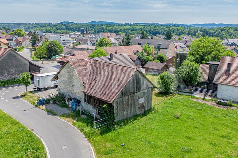 792 m² de terrain à bâtir dans le centre du village de Möriken (3)