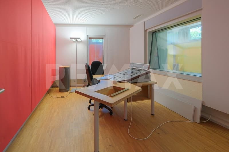 Freistehendes 4.5 Zimmer-Haus mit separatem, vielseitigem Nebengebäude (10)