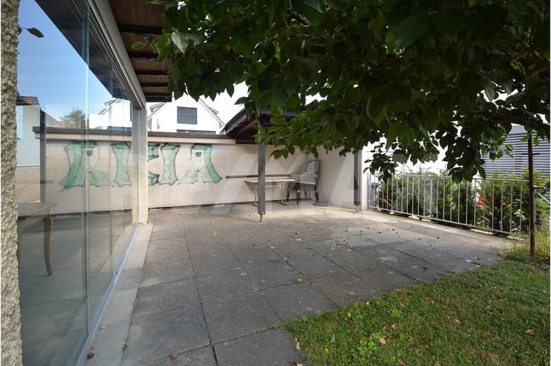 Freistehendes Zweifamilienhaus mit grosszügigem Garten (12)