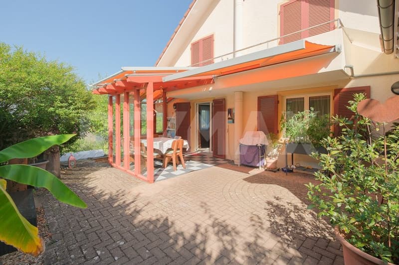 Freistehendes 5.5 Zimmer-Einfamilienhaus: Wo Licht und Raum zuhause sind (2)