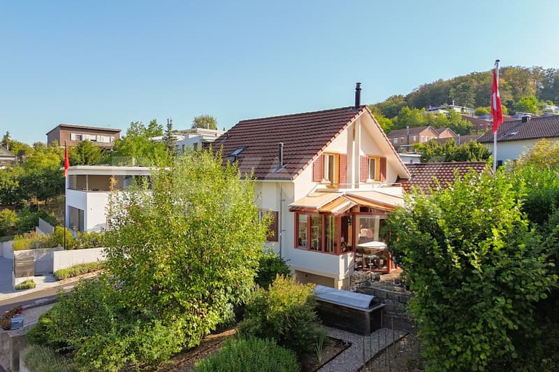 Freistehendes 5.5 Zimmer-Einfamilienhaus: Wo Licht und Raum zuhause sind (1)