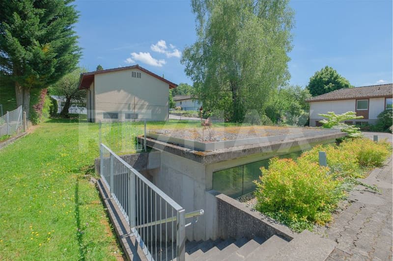 Freistehendes Einfamilienhaus mit separatem, vielseitigem Nebengebäude (9)