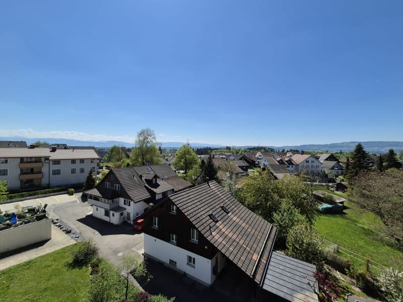 Spacious, bright attic maisonette apartment in top location with distant view (2)
