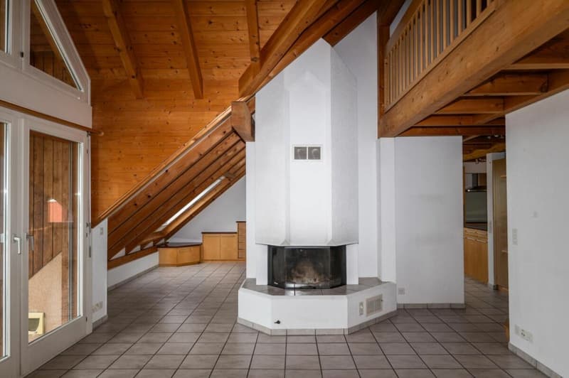 Spacious, bright attic maisonette apartment in top location with distant view (7)