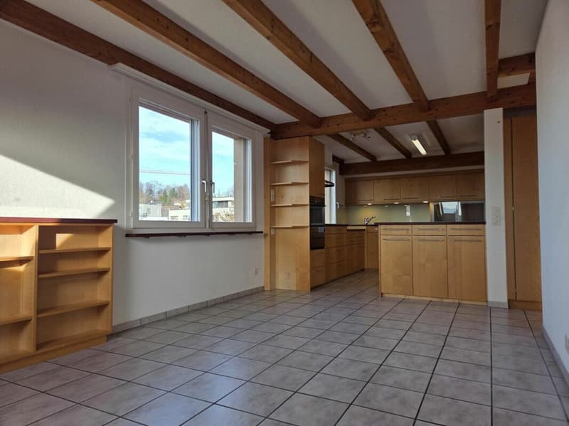 Spacious, bright attic maisonette apartment in top location with distant view (5)