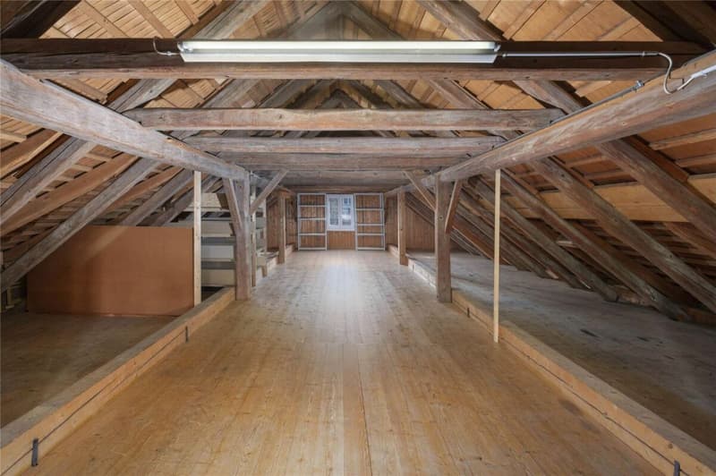 Spacious commercial property with potential (6)