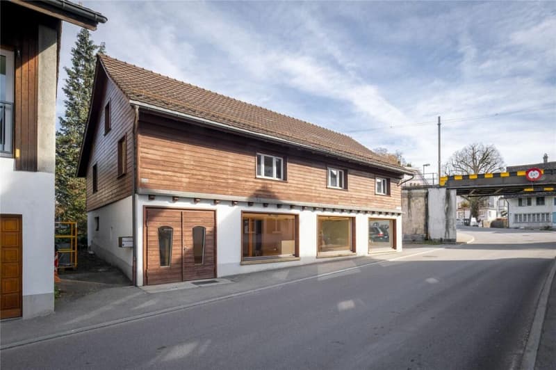 Spacious commercial property with potential (2)