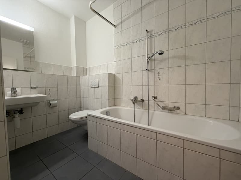 03865 - Appart. 2½ PCES - RUE NEUVEVILLE 33 - FRIBOURG (6)