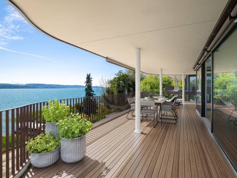 Facing the lake! Spacious and voluminous (5)