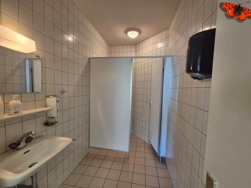 MAGNIFICENT COMMERCIAL SPACE OF 236m² (8)