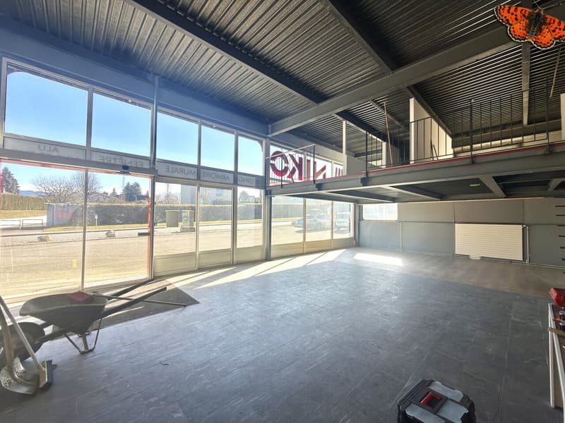 Commercial space with high visibility (4)