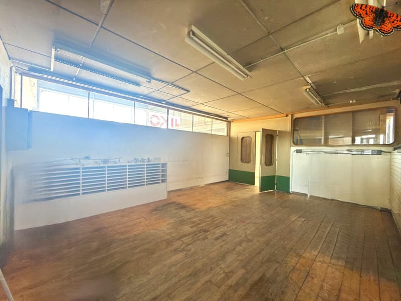 Commercial space with high visibility (13)