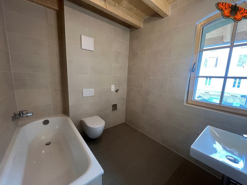 Una piccola casa su tre piani a Romont (11)