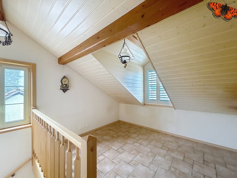 Charming semi-detached house with lovely building plot (7)