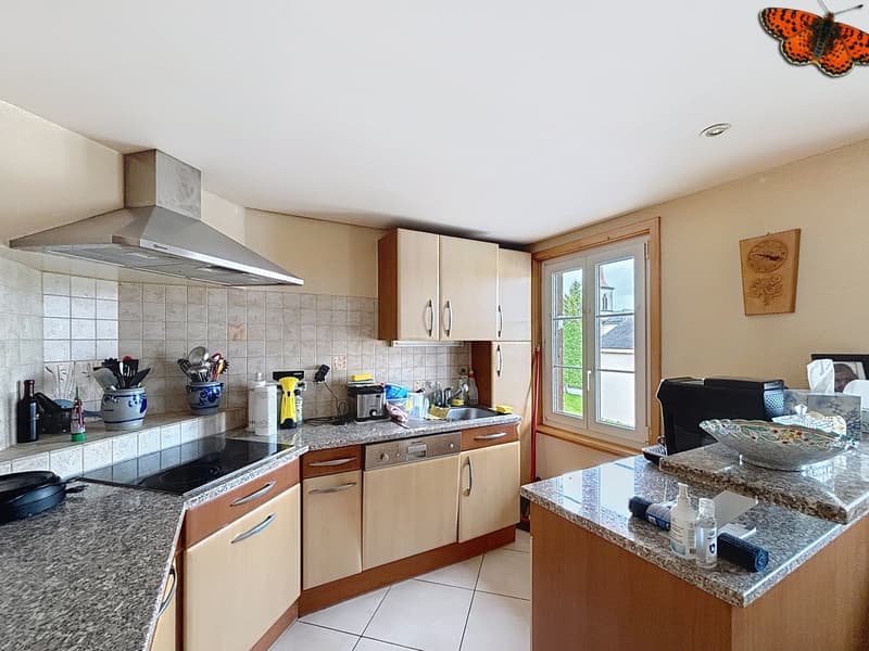 Charming semi-detached house with lovely building plot (5)
