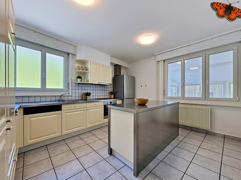 Apartment with 4.5 rooms, veranda and terrace in the center of Romont (2)