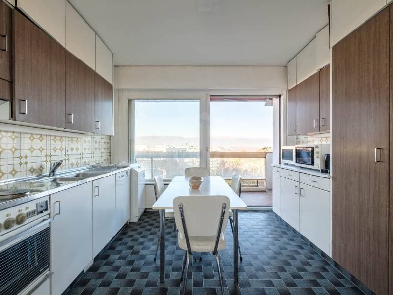 Bright Apartment - Cologny (3)
