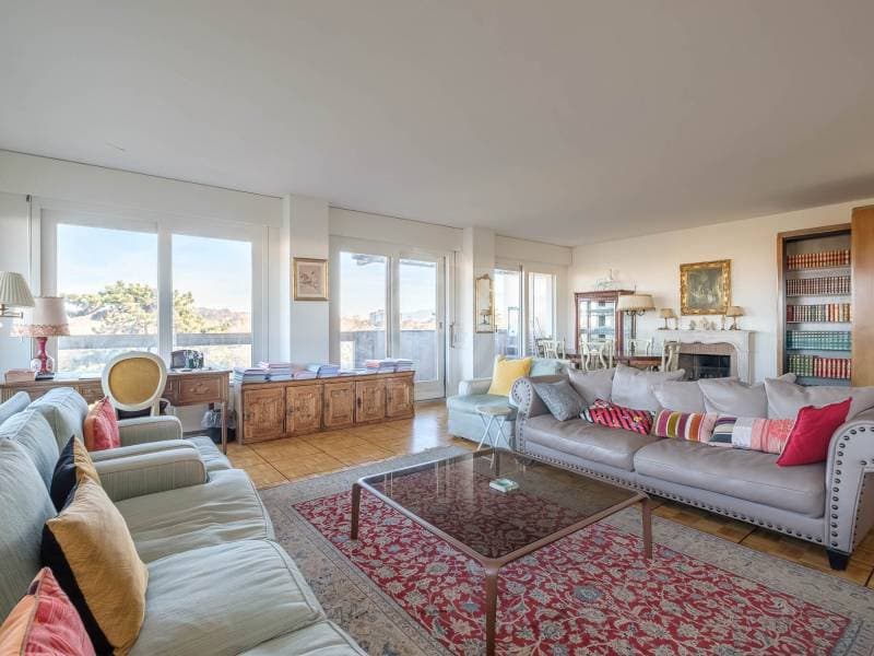Bright Apartment - Cologny (1)