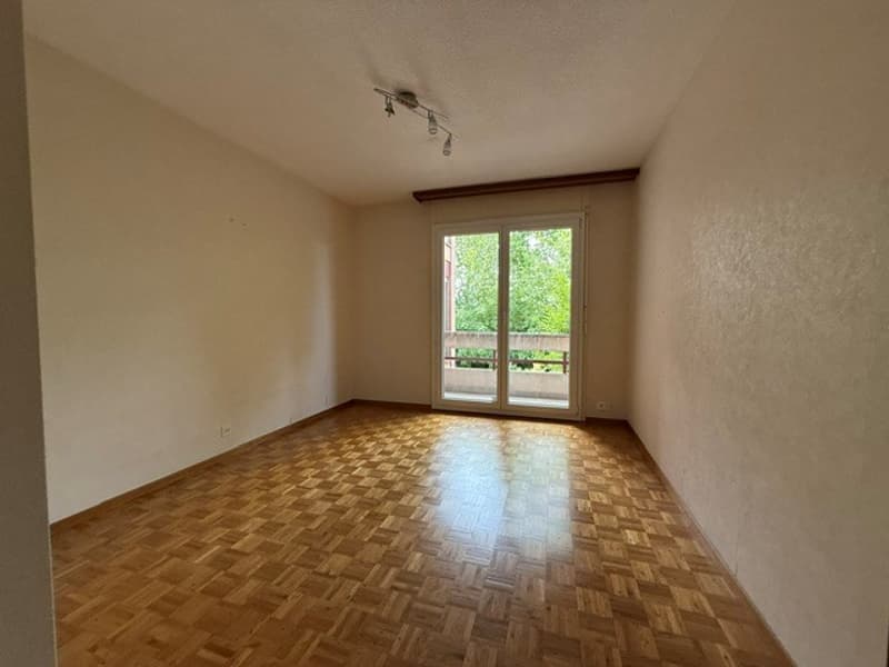 Spacious 5.5-room apartment in Savigny (7)