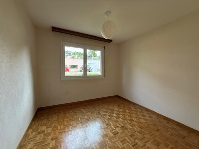 Spacious 5.5-room apartment in Savigny (6)