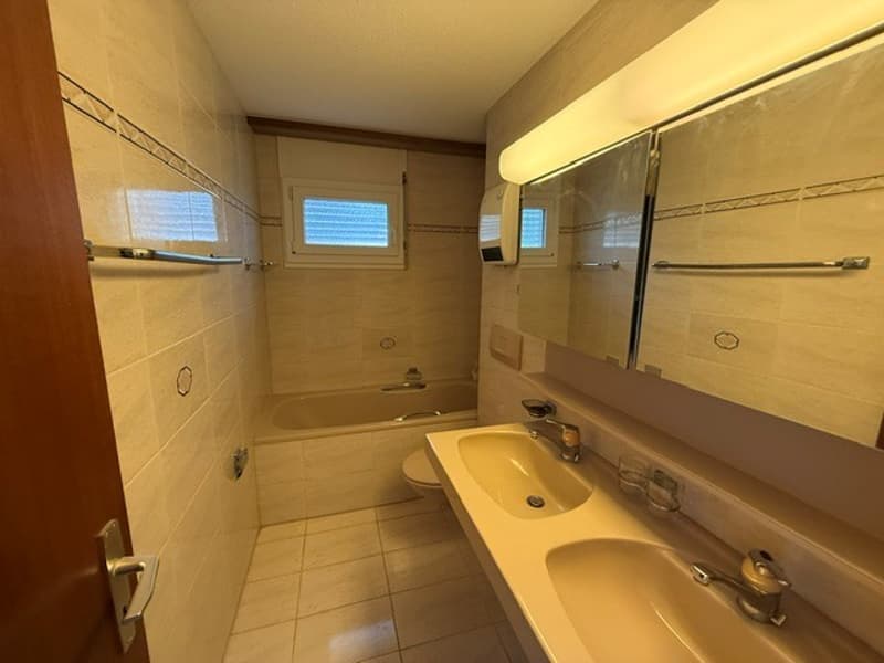 Spacious 5.5-room apartment in Savigny (8)