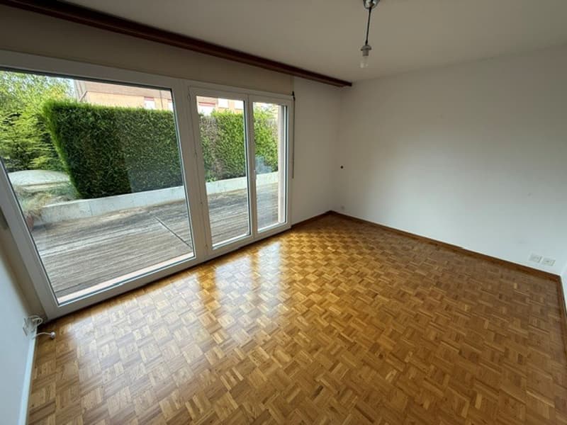 Spacious 5.5-room apartment in Savigny (4)