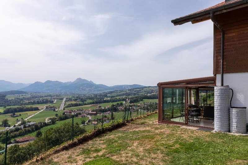 EN EXCLUSIVITÉ – Chalet avec vue imprenable sur les Préalpes fribourgeoises (18)