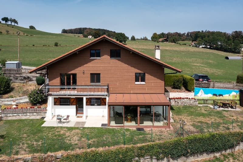 EN EXCLUSIVITÉ – Chalet avec vue imprenable sur les Préalpes fribourgeoises (3)