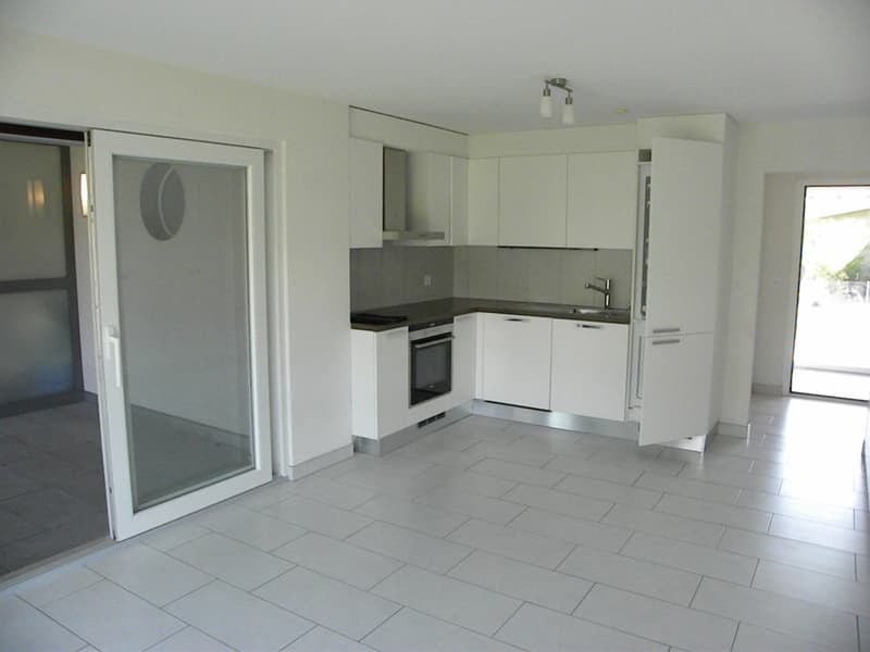 Modern studio with balcony in Fully (11)