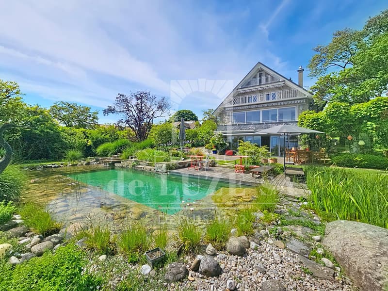 Exclusivity: Individual villa with character, lake view, natural pool, and magnificent landscaped garden. (7)